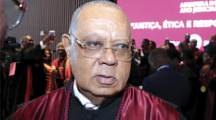 Hélder Pitta Gróz - Edições Novembro