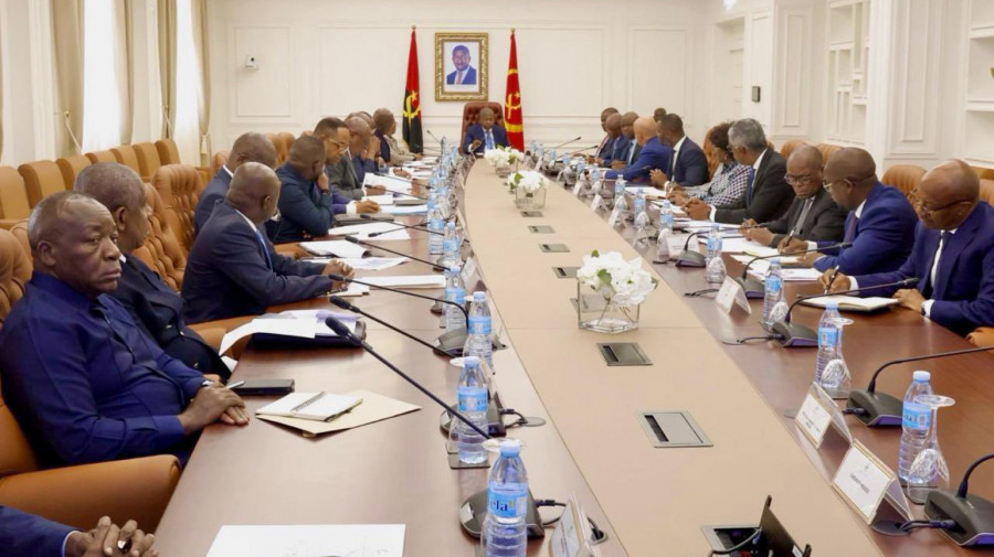 Presidente da Rep&uacute;blica, Jo&atilde;o Louren&ccedil;o, reuniu-se com membros da Comiss&atilde;o encarregue de preparar a visita do Papa Le&atilde;o XIV