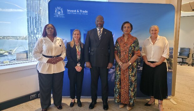 Embaixador angolano com membros  das Parcerias Globais da Ag&ecirc;ncia Investment & Trade Western Austr&aacute;lia