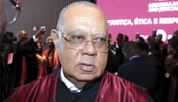 H&eacute;lder Pitta Gr&oacute;z