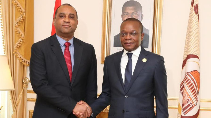 Presidente da Assembleia Nacional recebe embaixador de Cuba 