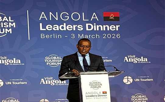 Ministro de Estado para a Coordena&ccedil;&atilde;o Econ&oacute;mica, Jos&eacute; de Lima Massano, discursa num dos actos da Feira Internacional de Turismo de Berlim 2026