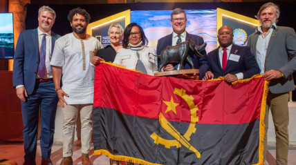 Membros da embaixada de Angola e da National Geographic - DR