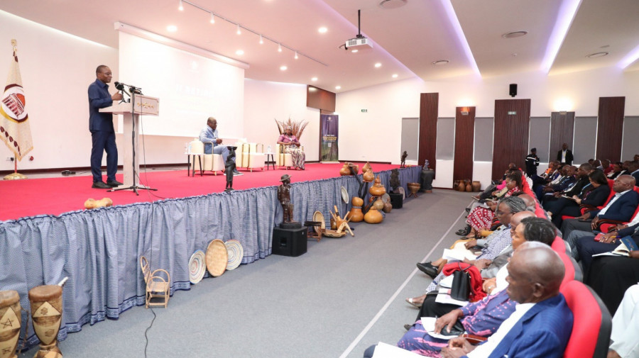 Presidente da Assembleia Nacional, Ad&atilde;o de Almeida, preside, no Huambo segundo Retiro sobre administra&ccedil;&atilde;o parlamentar