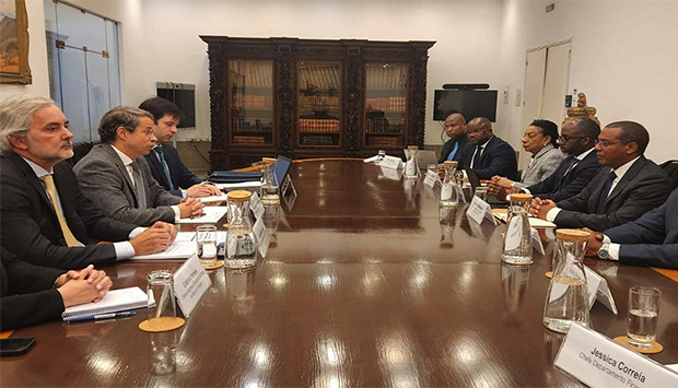 Ministro de Estado para Coordena&ccedil;&atilde;o Econ&oacute;mica, Jos&eacute; de Lima Massano, reuniu-se com membros do Executivo de Portugal