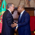 Presidente da Rep&uacute;blica, Jo&atilde;o Louren&ccedil;o, cumprimenta Presidente de Portugal, Ant&oacute;nio Jos&eacute; Seguro, depois de ter sido empossado no cargo