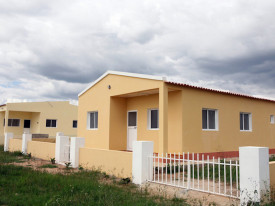 Casas sociais em Angola (Arquivo) - DR