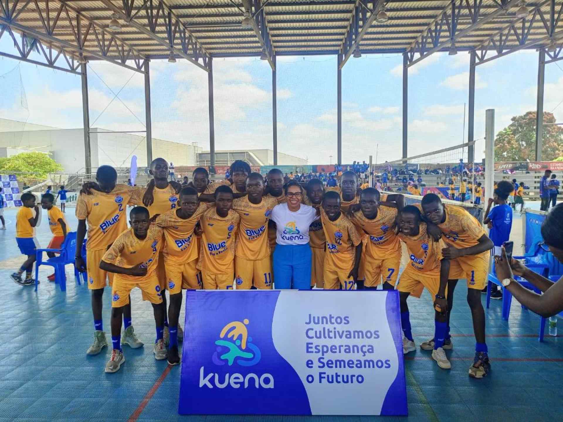 Participantes no Torneio Interescolar de VoleiBlue - Cedida