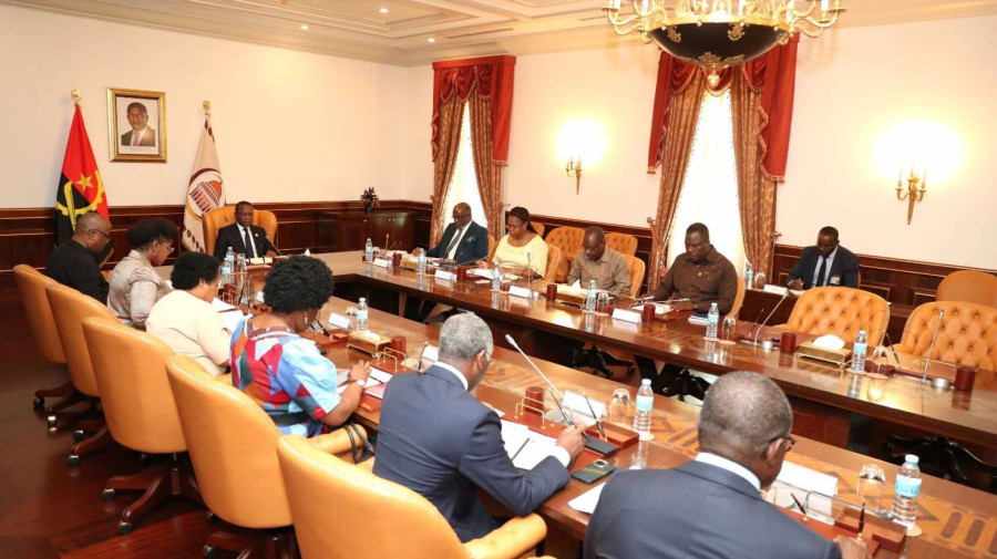 Confer&ecirc;ncia dos presidentes dos Grupos e Representa&ccedil;&otilde;es Parlamentares reuniu-se sob orienta&ccedil;&atilde;o do Presidente da Assembleia Nacional, Ad&atilde;o de Almeida