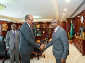Embaixador de Angola na Eti&oacute;pia e representante permanente junto da Uni&atilde;o Africana, Miguel Bembe (dir.) reuniu-se com Presidente da Uni&atilde;o Africana, Mohmoud Ali Youssouf - MIREX