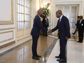 Presidente da Rep&uacute;blica, Jo&atilde;o Louren&ccedil;o, confere posse ao secret&aacute;rio de Estado para os Sectores da Avia&ccedil;&atilde;o Civil, Mar&iacute;timo e Portu&aacute;rio, Adilson Catala - Edi&ccedil;&otilde;es Novembro