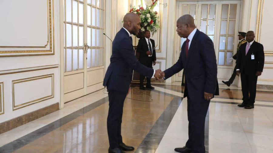 Presidente da Rep&uacute;blica, Jo&atilde;o Louren&ccedil;o, confere posse ao secret&aacute;rio de Estado para os Sectores da Avia&ccedil;&atilde;o Civil, Mar&iacute;timo e Portu&aacute;rio, Adilson Catala