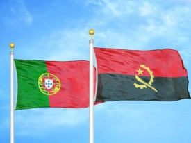 Bandeiras de Angola e de Portugal - DR