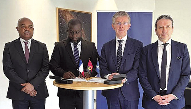 Ministro M&aacute;rio Oliveira (&agrave; esq.) em Fran&ccedil;a 