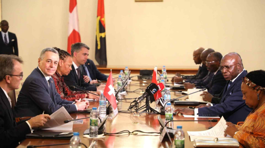 Encontro entre delega&ccedil;&otilde;es de Angola e da Su&iacute;&ccedil;a