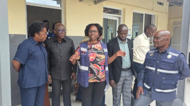 Ministra da Sa&uacute;de na Muxima