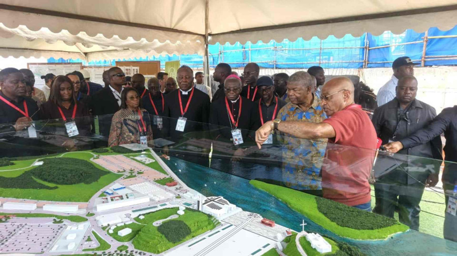 Presidente da Rep&uacute;blica, Jo&atilde;o Louren&ccedil;o, avalia andamento das obras da futura Bas&iacute;lica de Nossa Senhora da Muxima, na prov&iacute;ncia de Icolo e Bengo