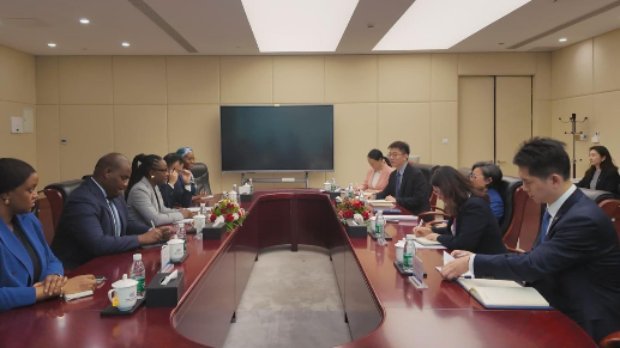 Ministra das Finan&ccedil;as, Vera Daves de Sousa, encontrou-se com a Vice-Presidente do Export-Import Bank da China (Eximbank), Yang Dongning