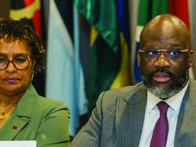 Embaixador Ant&oacute;nio Luvualu de Carvalho - DR