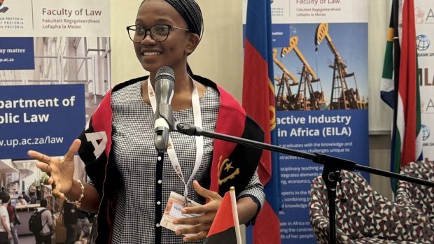 Pesquisadora angolana Valdirene Sim&atilde;o