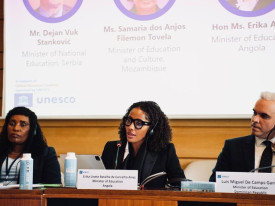 Erika de Carvalho (Ao centro) - DR