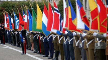 Pa&iacute;ses da NATO atingiram todos meta de 2% do PIB em Defesa em 2025