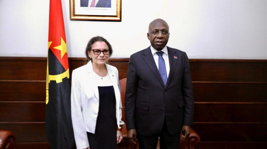 Ministro das Rela&ccedil;&otilde;es Exteriores, T&eacute;te Ant&oacute;nio, reuniu-se com a embaixadora de Fran&ccedil;a acreditada em Angola, Sophie Aubert