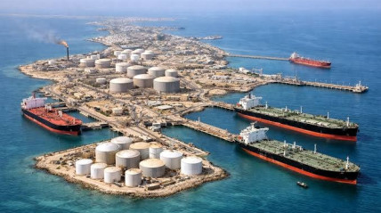 EUA amea&ccedil;am destruir ilha de Kharg se Ormuz n&atilde;o reabrir