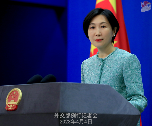 China confirma que tr&ecirc;s navios chineses cruzaram Estreito de Ormuz