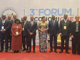 Delega&ccedil;&atilde;o angolana, chefiada pelo ministro de Estado Jos&eacute; de Lima Massano, (do centro para esq.) participa no terceiro F&oacute;rum Econ&oacute;mico Angola-RDC - Cedida