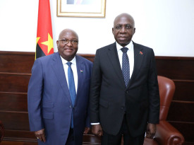 Ministro das Rela&ccedil;&otilde;es Exteriores, T&eacute;te Ant&oacute;nio, concedeu uma audi&ecirc;ncia ao embaixador da Nam&iacute;bia em Angola, Leonard Hpumbu - MIREX