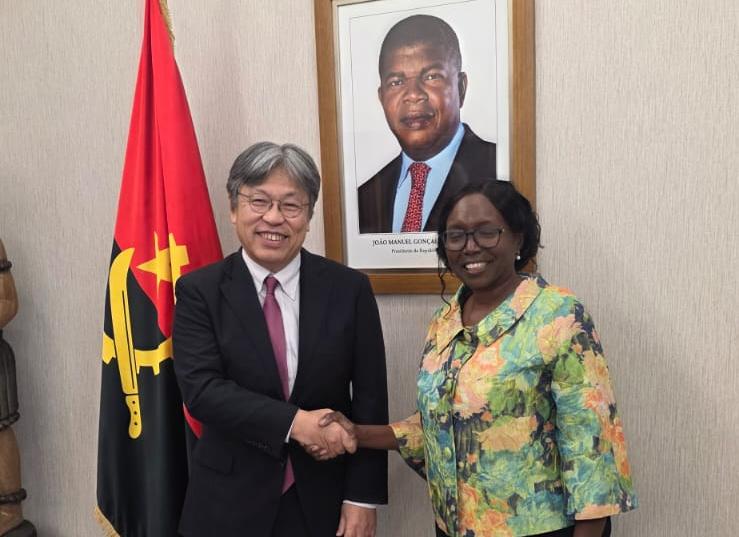 Encontro entre a ministra S&iacute;lvia Lutucuta e o embaixador do Jap&atilde;o 