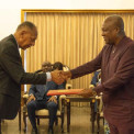 Embaixador de Angola Rui Xavier (esq.) apresenta as Cartas Credenciais ao Presidente do Gana, John Dramani Mahama