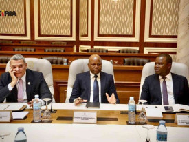 Ministro da Juventude e Desportos, Rui Falc&atilde;o (esq.), participa na reuni&atilde;o orientada pelo Presidente Jo&atilde;o Louren&ccedil;o - CIPRA