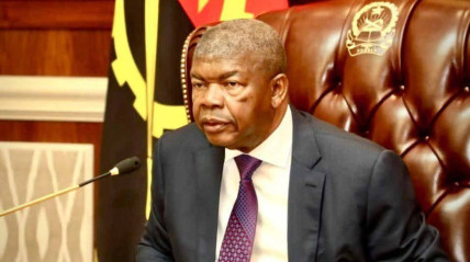 Presidente da Rep&uacute;blica, Jo&atilde;o Louren&ccedil;o, reuniu-se com os governadores das 21 prov&iacute;ncias do pa&iacute;s para apreciar mat&eacute;rias da governa&ccedil;&atilde;o