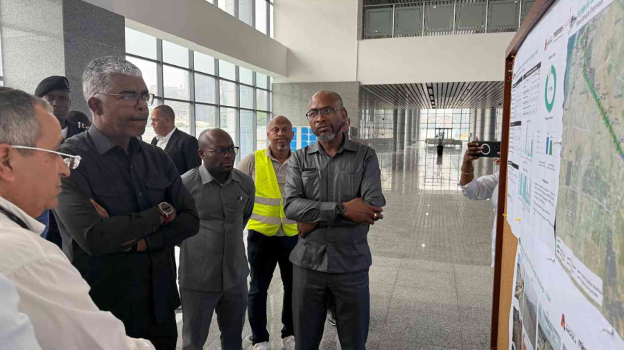 Visita ao Tro&ccedil;o ferrovi&aacute;rio Bungo-Aeroporto Internacional Agostinho Neto 