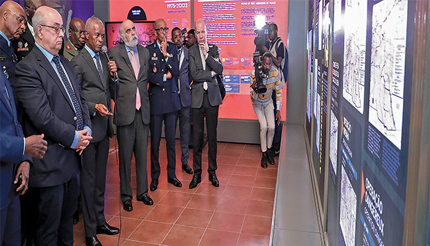 Ministro de Estado e chefe da Casa Militar do Presidente da Rep&uacute;blica, Francisco Furtado, apresentou a exposi&ccedil;&atilde;o Caminhos de Fogo, Horizontes de Paz, aos participantes da Confer&ecirc;ncia Internacional em alus&atilde;o ao Dia da Paz