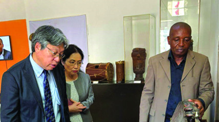 Embaixador do Jap&atilde;o visita Museu Nacional de Antropologia 
