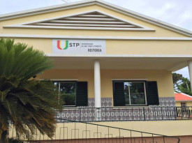Reitoria da Universidade de S&atilde;o Tom&eacute; e Pr&iacute;ncipe suspensa por instabilidade   - DR
