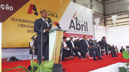 Ministro de Estado e chefe da Casa Civil do Presidente da Rep&uacute;blica presidiu o acto central do 04 de Abril, Dia da Paz e da Reconcilia&ccedil;&atilde;o Nacional