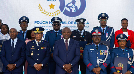 Ministro do Interior, Manuel Homem, condecorou 160 altas patentes da Pol&iacute;cia Nacional, com as medalhas Ordem P&uacute;blica e Servi&ccedil;os Distintos de segunda classe
