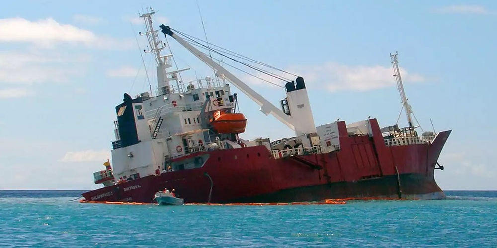Ir&atilde;o ataca cargueiro israelita no Estreito de Ormuz