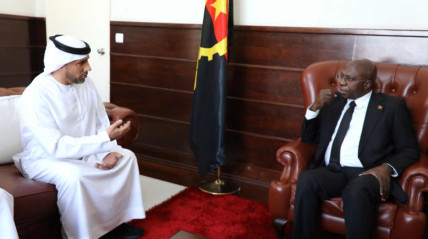 Ministro das Rela&ccedil;&otilde;es Exteriores, T&eacute;te Ant&oacute;nio, concedeu audi&ecirc;ncia a Salem Khamis Obeid Al Shamsi, embaixador dos Emirados &Aacute;rabes Unidos acreditado em Angola