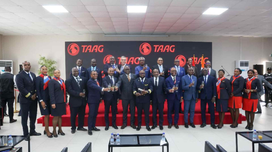 Participantes na cerim&oacute;nia em Abidjan, C&ocirc;te d'Ivoire 