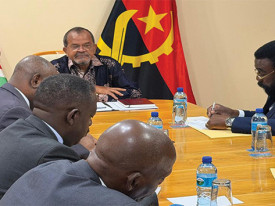 Encontro do secret&aacute;rio de Estado do MIREX com funcion&aacute;rios da embaixada na Nam&iacute;bia  - DR