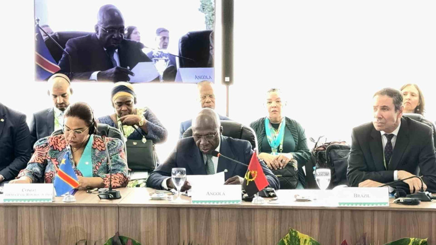 Ministro T&eacute;te Ant&oacute;nio (no centro) na reuni&atilde;o da ZOPACAS