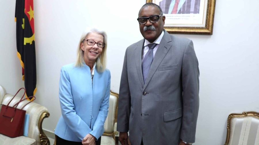 Secret&aacute;rio de Estado para a Coopera&ccedil;&atilde;o Internacional e Comunidades Angolanas, Domingos Vieira Lopes, analisa coopera&ccedil;&atilde;o com embaixadora do Brasil acreditada em Angola, Eug&ecirc;nia Barthelmess