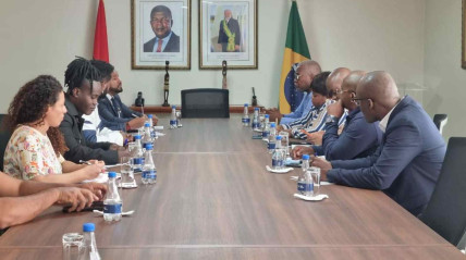 Delega&ccedil;&otilde;es de Angola e do Brasil reuniram-se para abordar o Festival da Cultura Africana e Afro-Brasileira