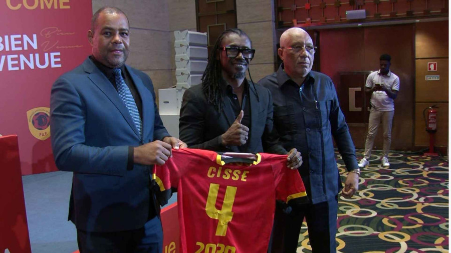 Apresenta&ccedil;&atilde;o do novo seleccionador nacional de futebol, Aliou Ciss&eacute; 