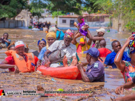 Opera&ccedil;&atilde;o de resgate de cidad&atilde;os afectados pelas cheias no munic&iacute;pio de Benguela - Cedida